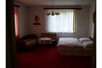 Slovacia Chata Nová Baňa, Exteriorul